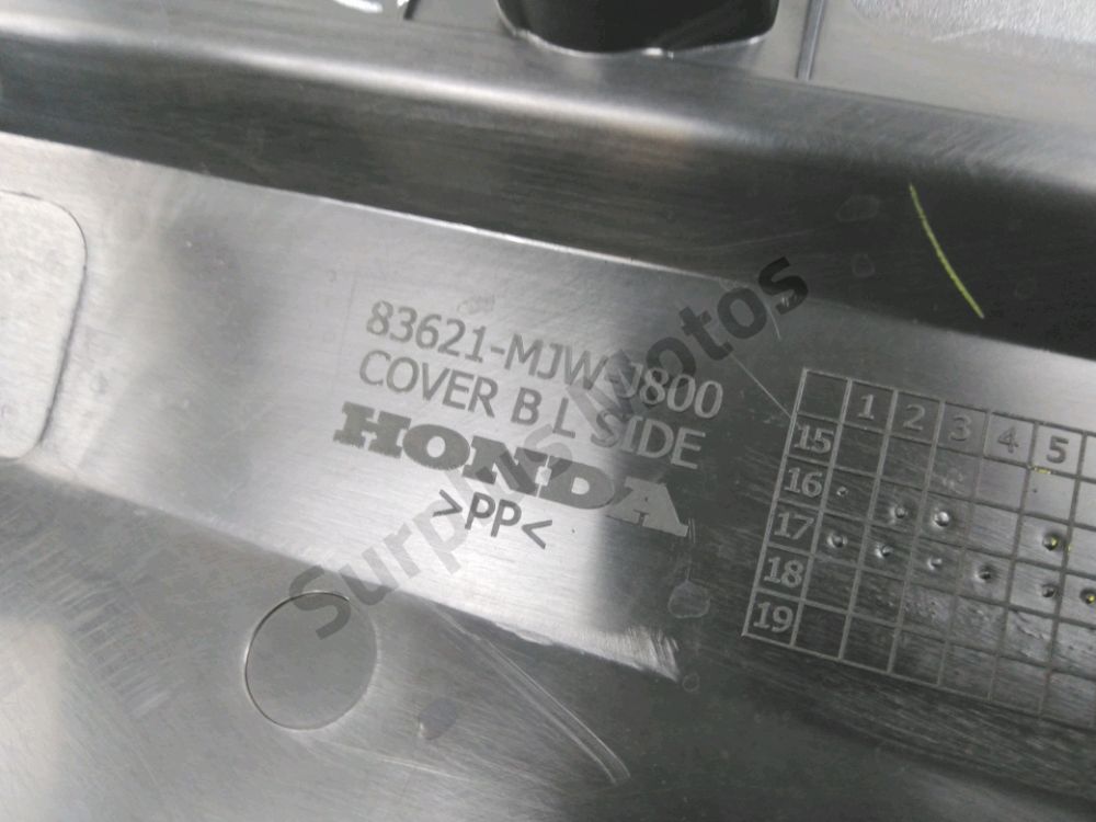 CACHE LATERAL GAUCHE