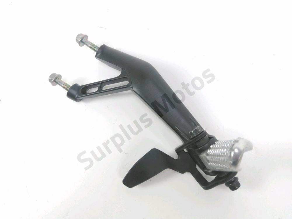 Platine et repose pieds arriere droit