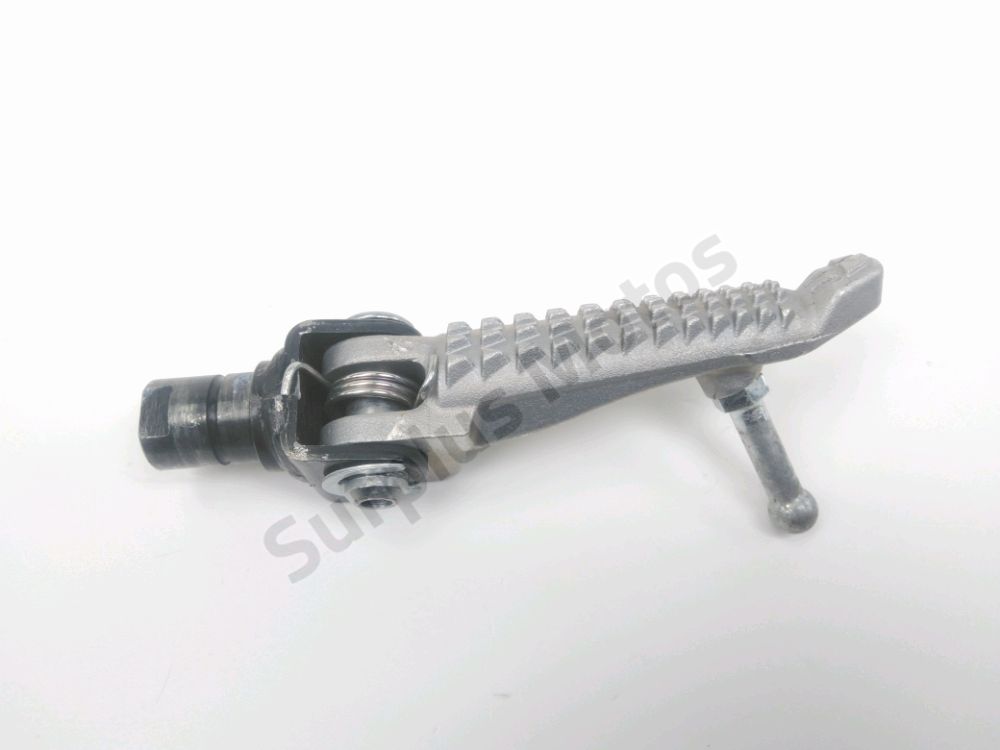 Repose pieds avant droit