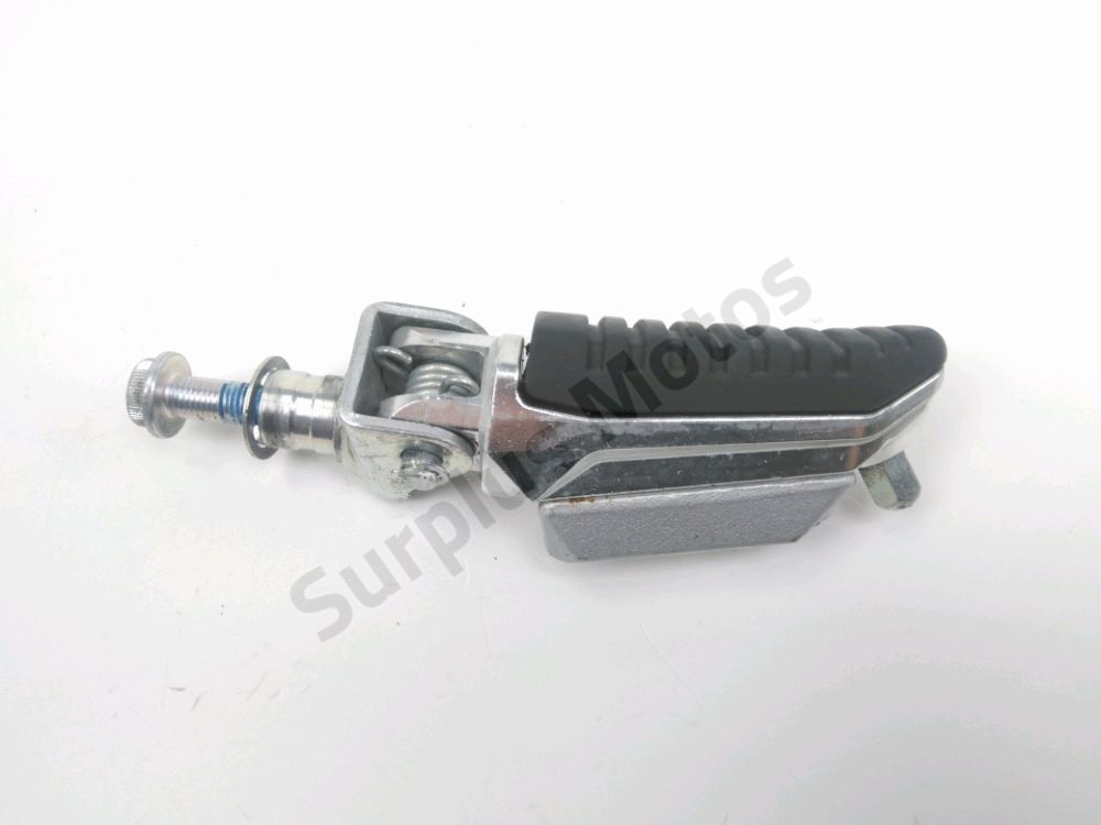 Repose pieds avant droit