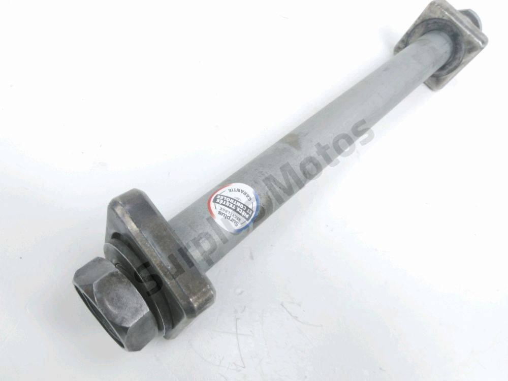 Axe de roue arriere