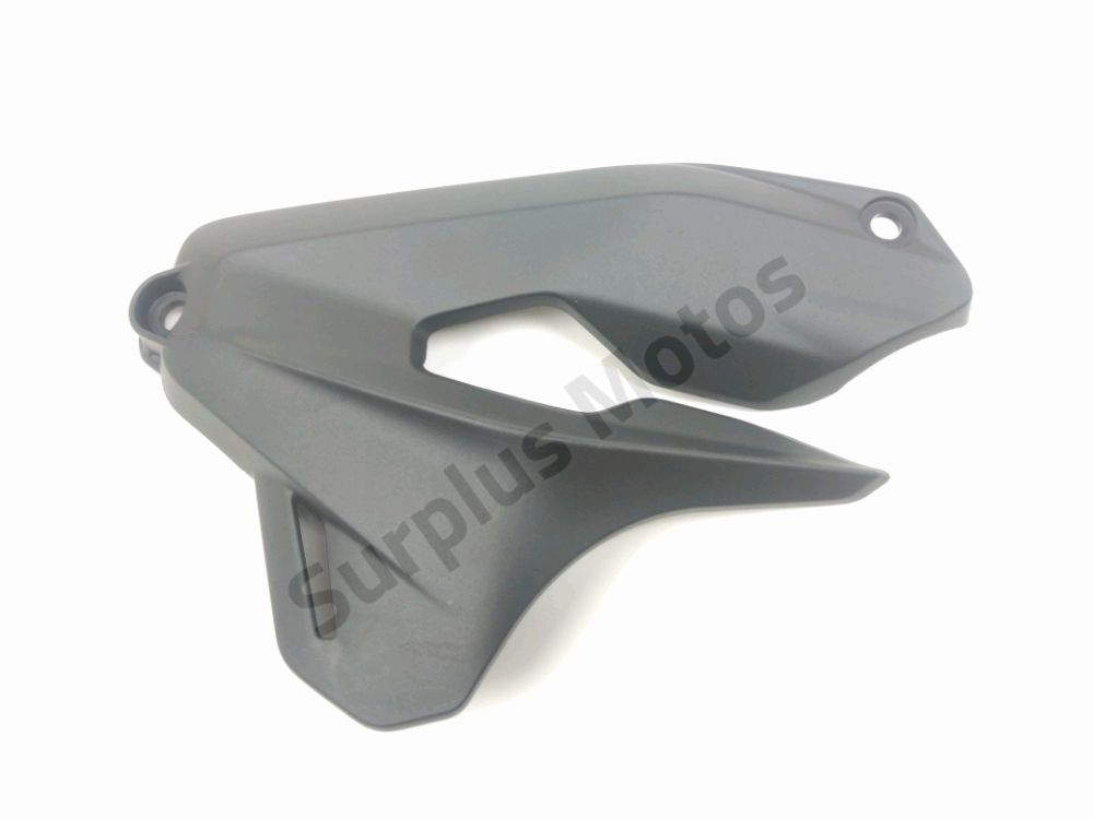 Cache lateral gauche