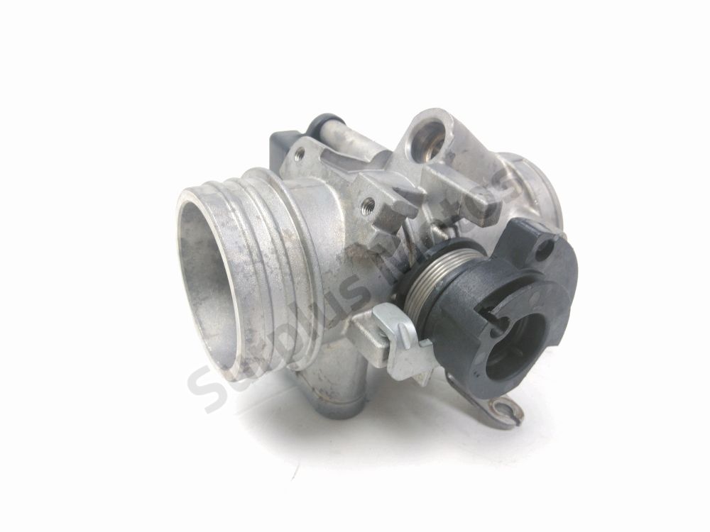 Corps d'injection droit