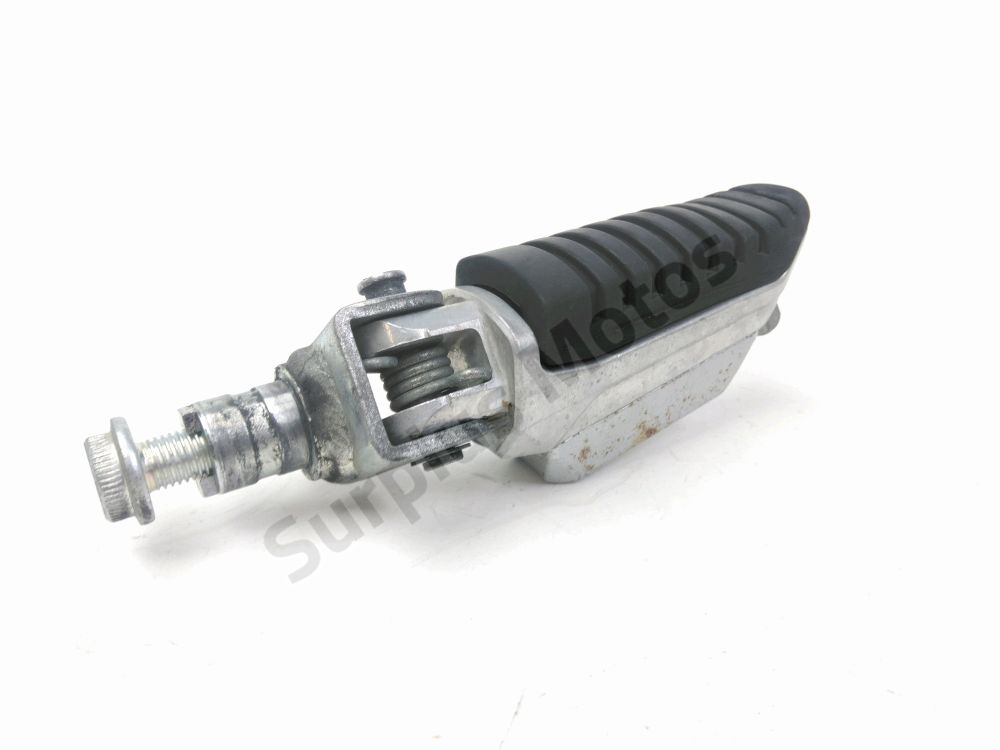 Repose pieds avant droit