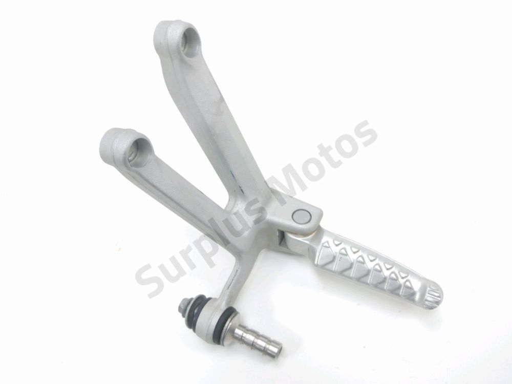 Platine et repose pieds arriere droit