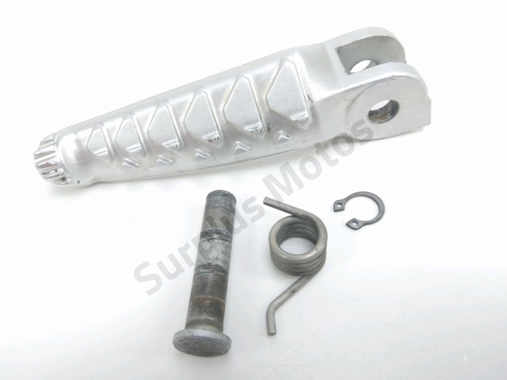 Repose pieds avant droit