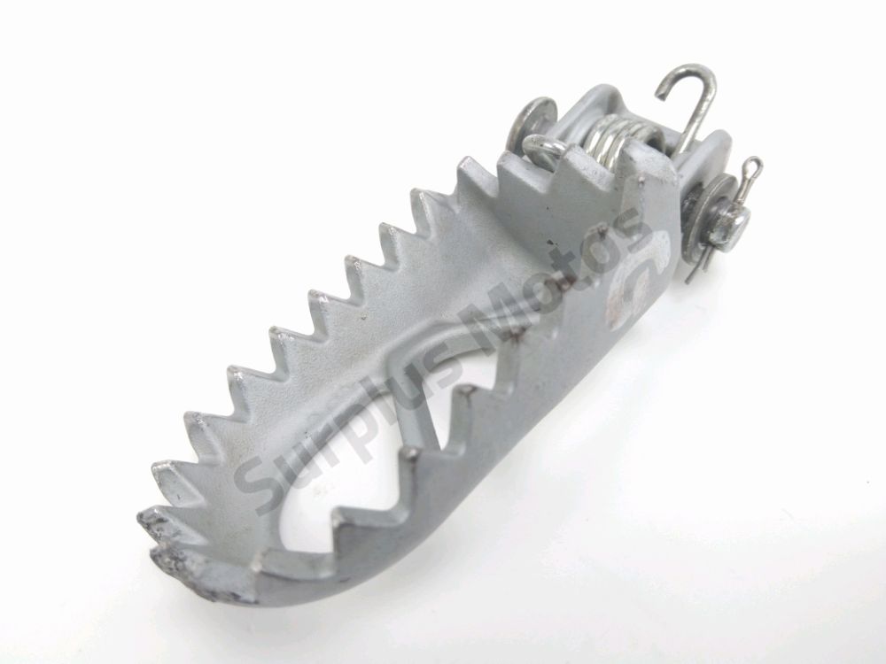 Repose pieds avant gauche