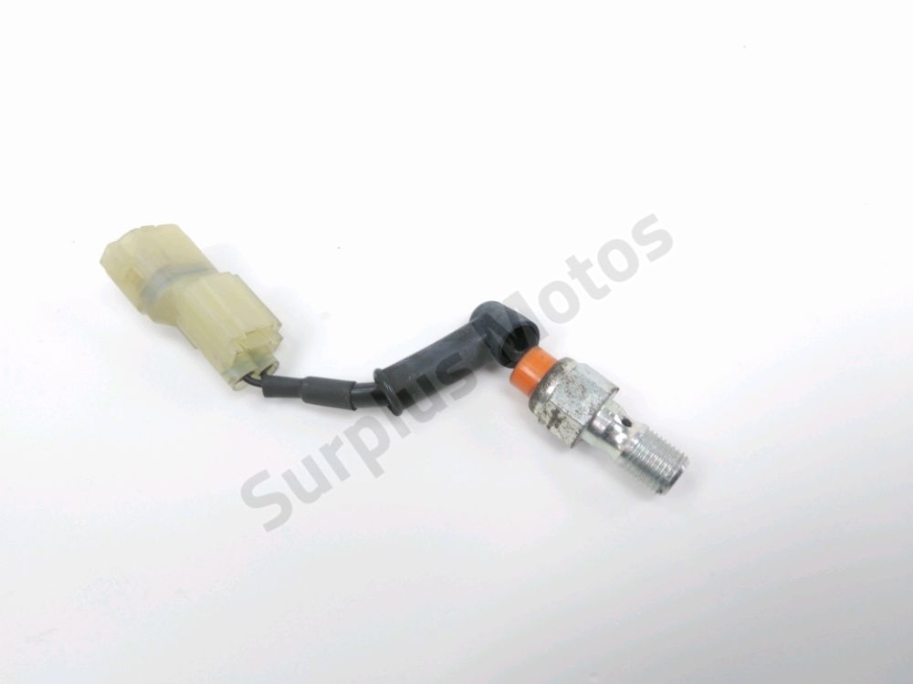 Contacteur de stop avant