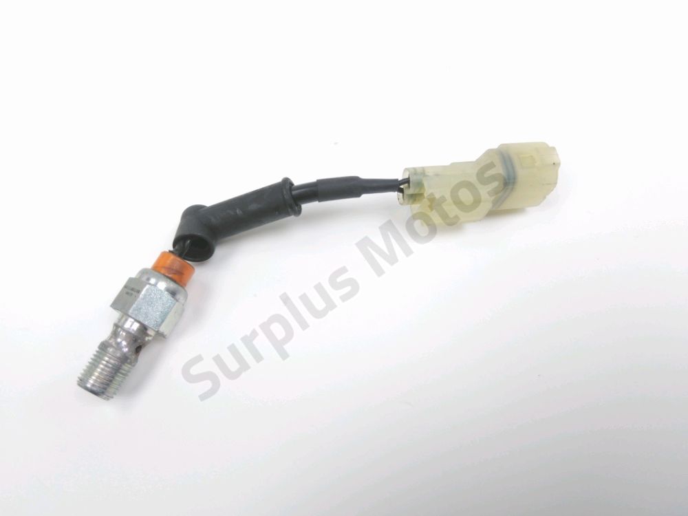 Contacteur de stop avant