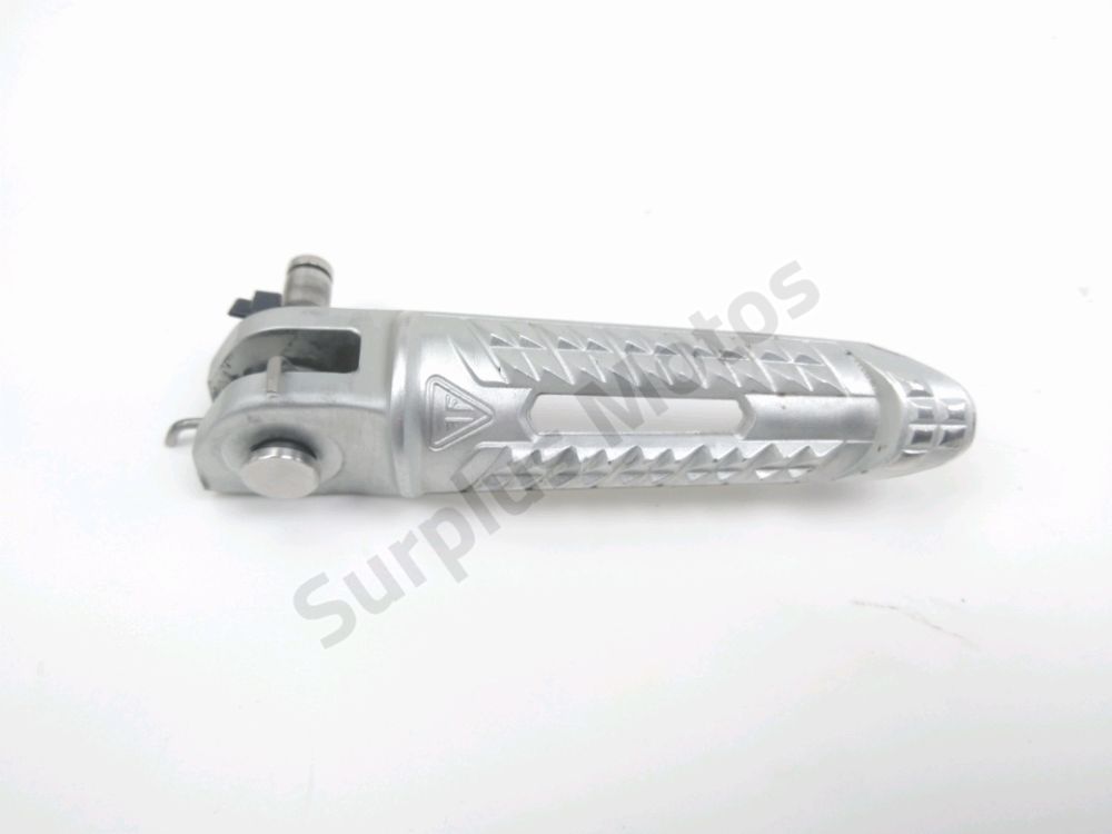 Repose pieds avant gauche