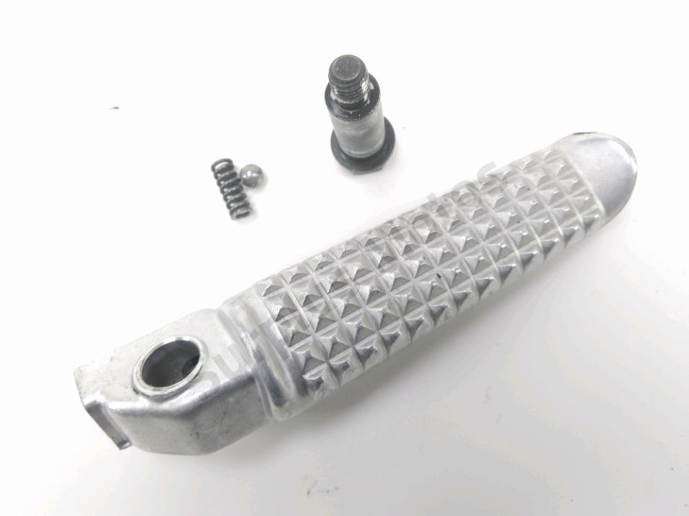 Repose pieds arriere droit