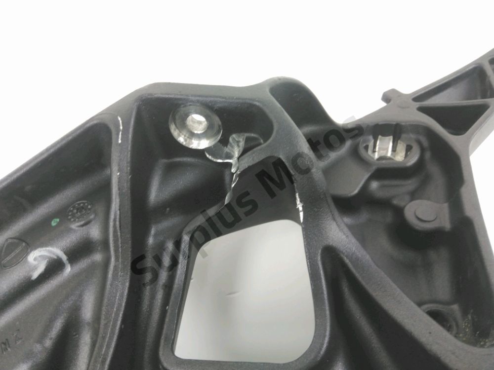 BOUCLE CADRE ARRIERE