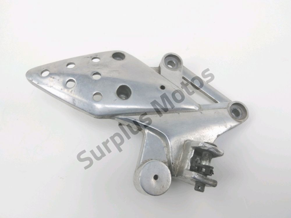 Platine avant droite