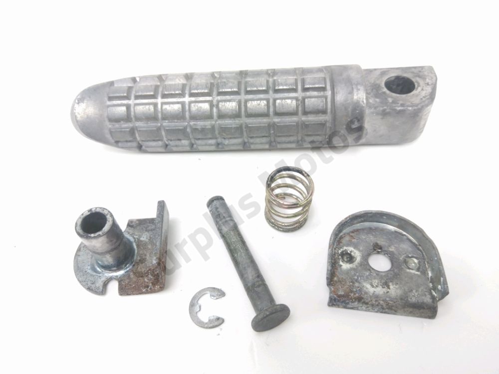 Repose pieds arriere droit