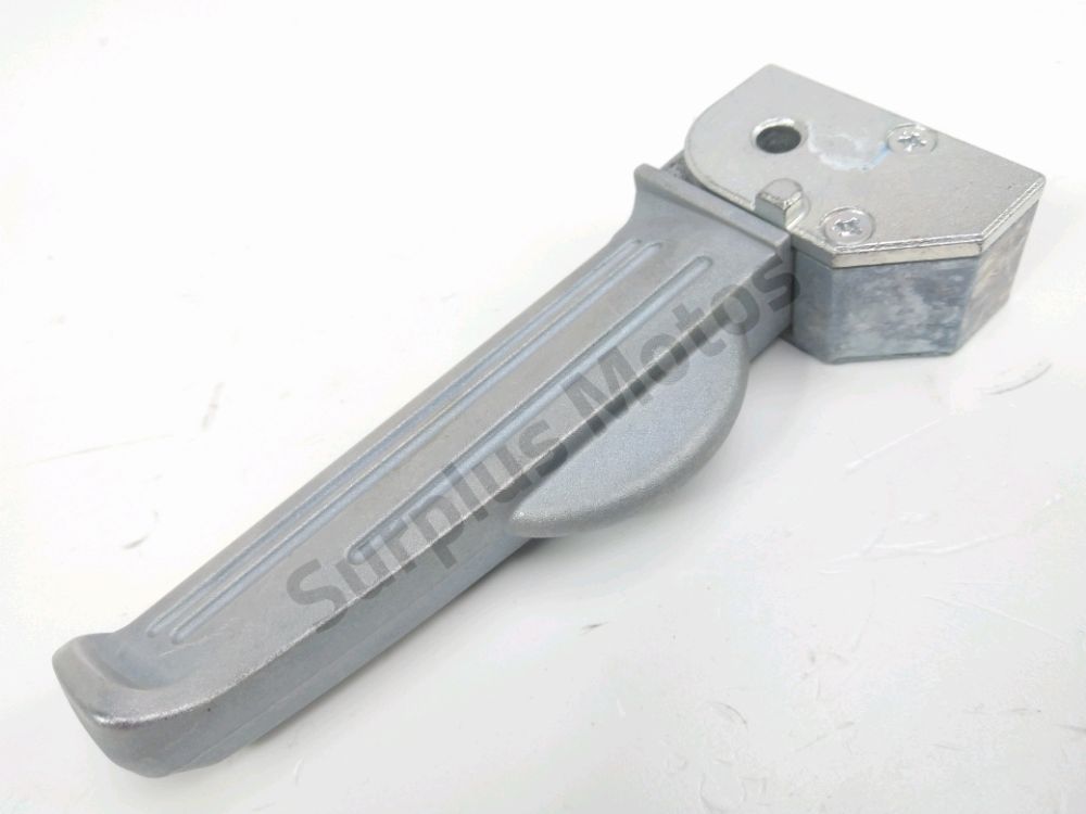 Repose pieds arriere droit