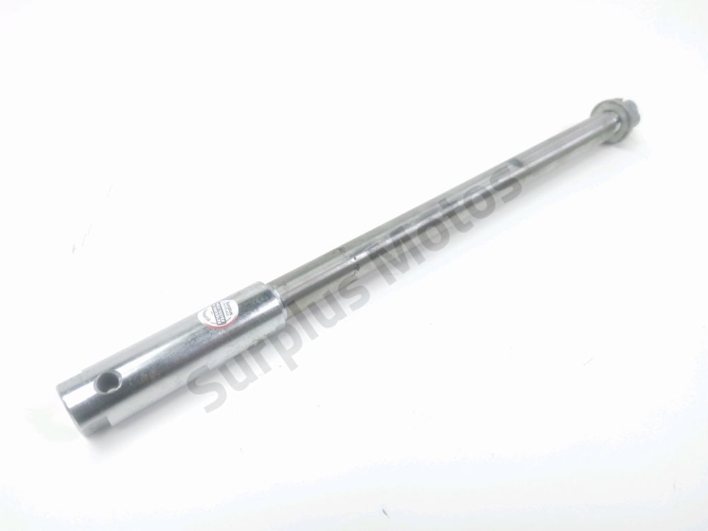 Axe de roue arriere