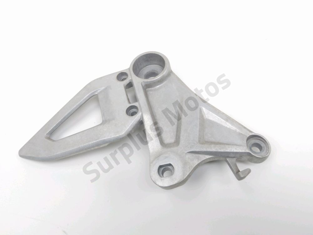 Platine avant droite