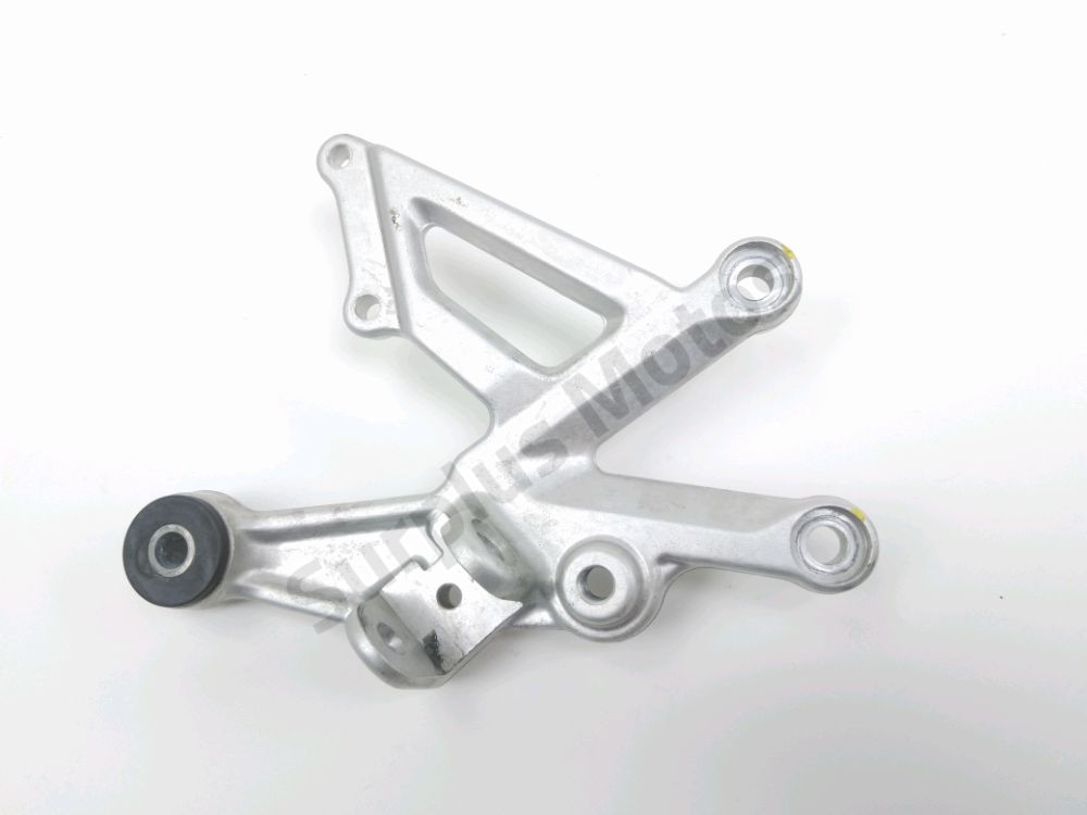 Platine avant droite