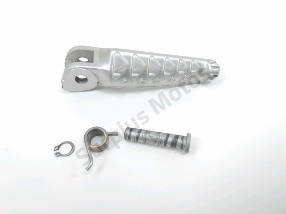 Repose pieds avant gauche