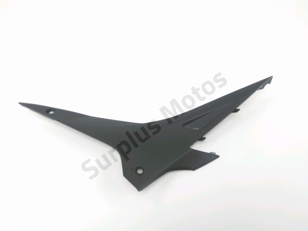 Cache lateral gauche