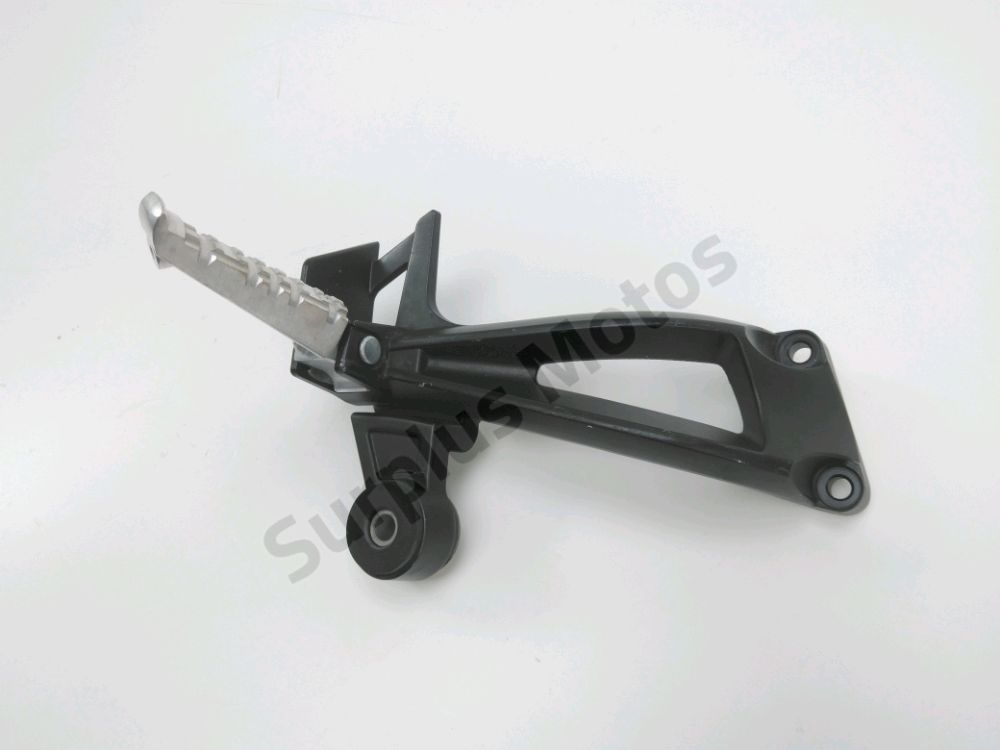 Platine et repose pieds arriere droit