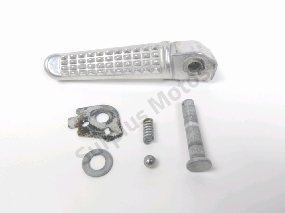 Repose pieds arriere droit