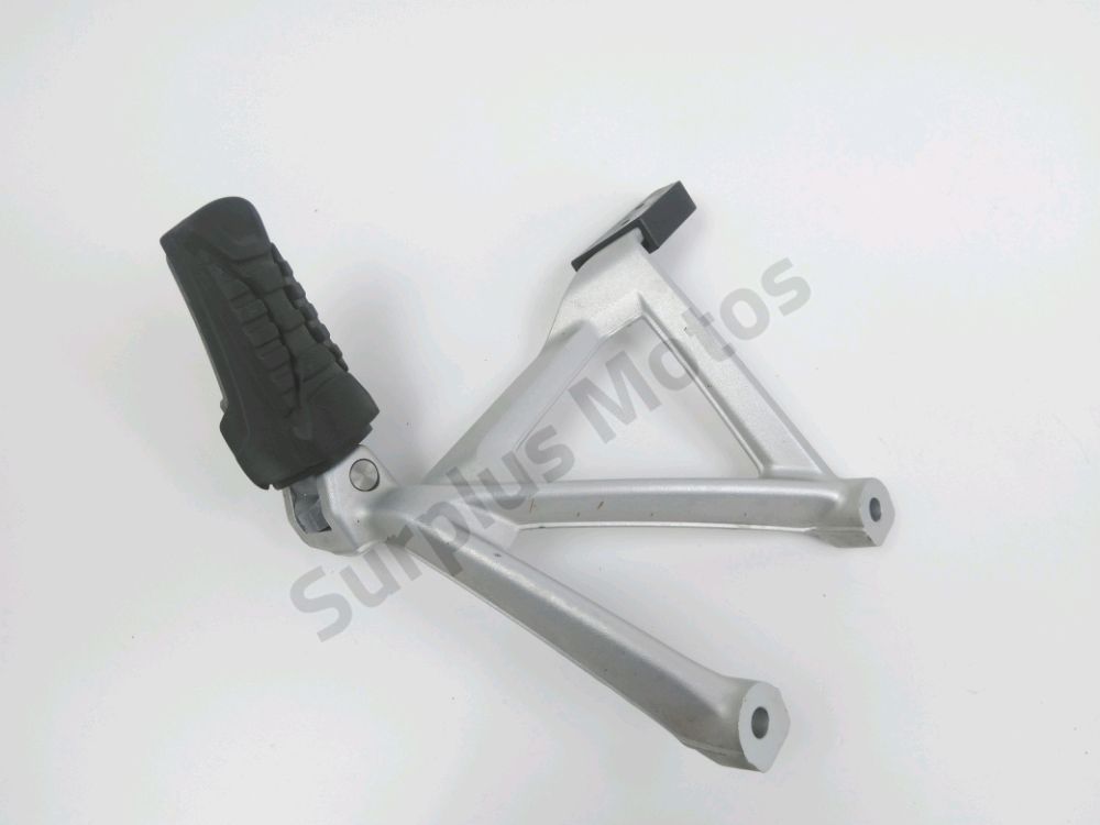 Platine et repose pieds arriere droit