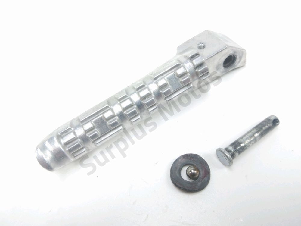 Repose pieds arriere droit