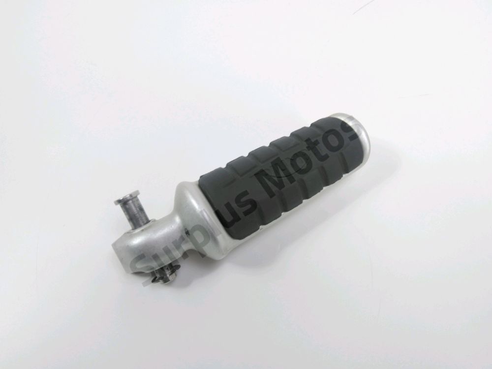 Repose pieds arriere droit