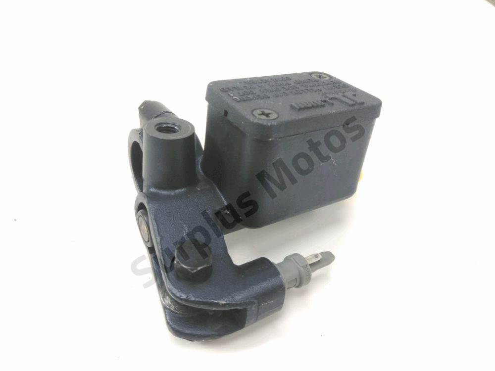 MAITRE CYLINDRE FREIN AV COMPLET