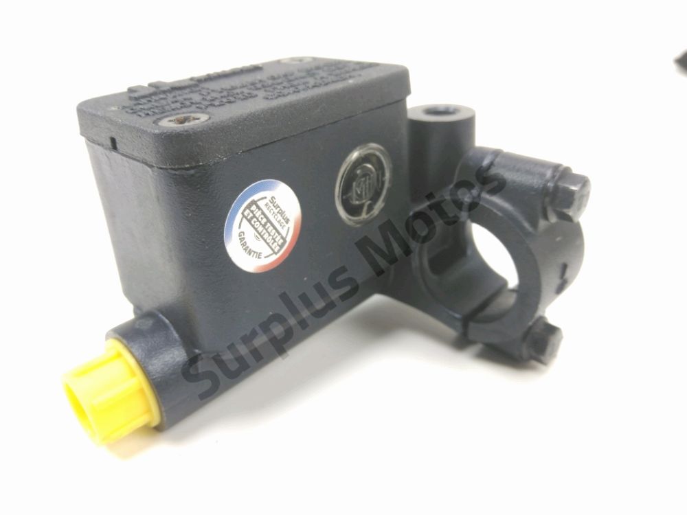 MAITRE CYLINDRE FREIN AV COMPLET