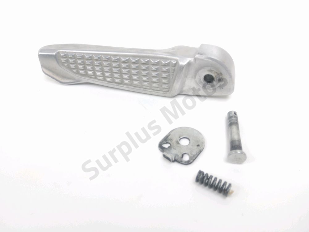 Repose pieds arriere droit