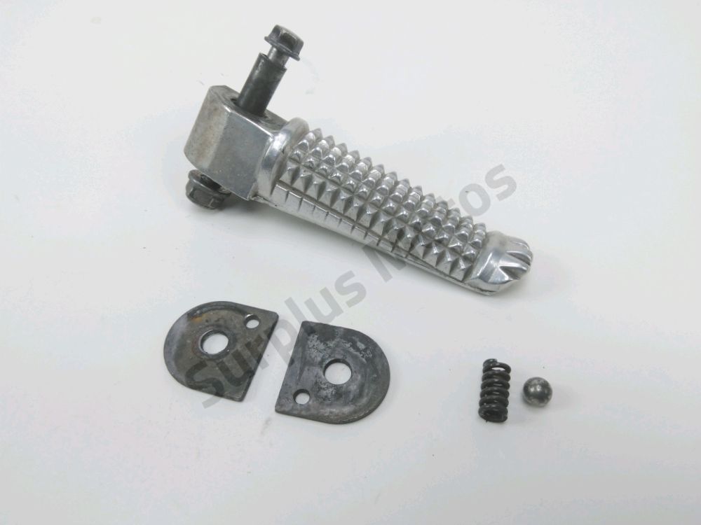 Repose pieds arriere droit