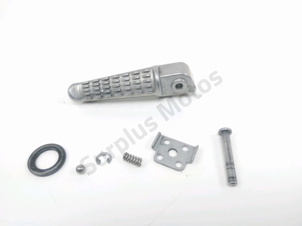 Repose pieds arriere droit