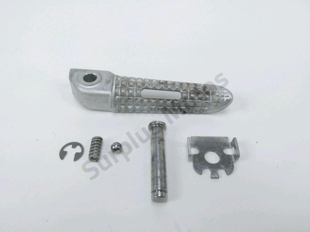 Repose pieds arriere droit