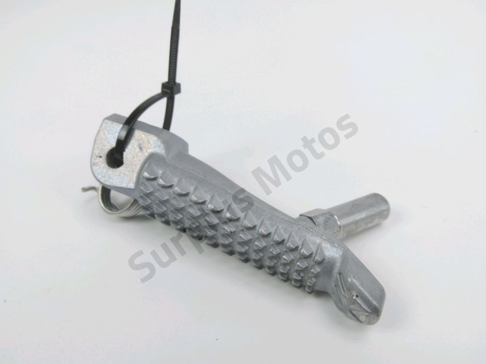 Repose pieds avant droit