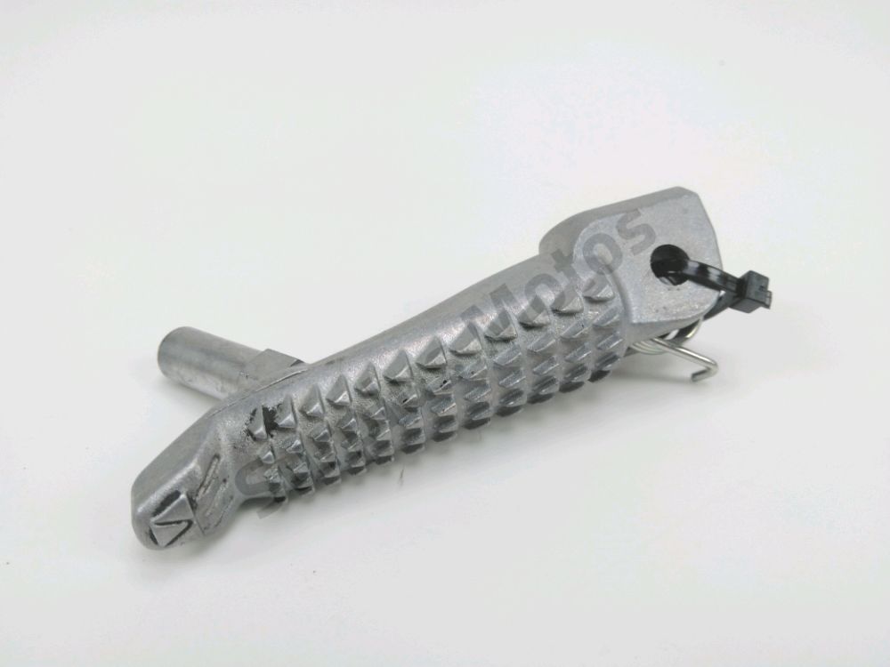 Repose pieds avant gauche