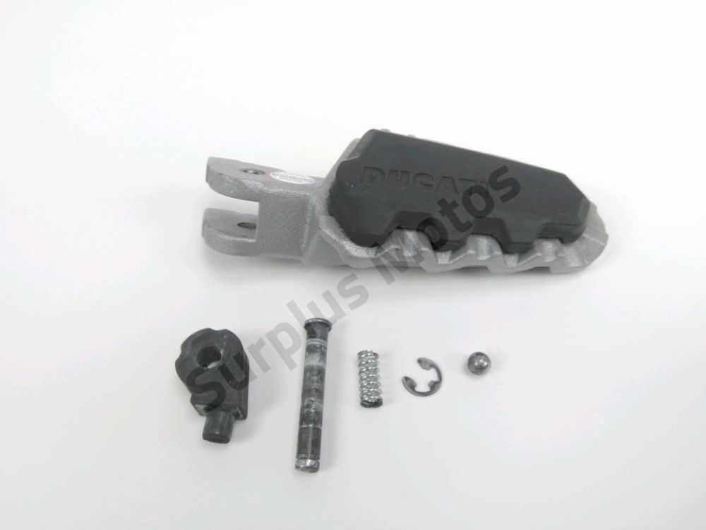 Repose pieds arriere droit