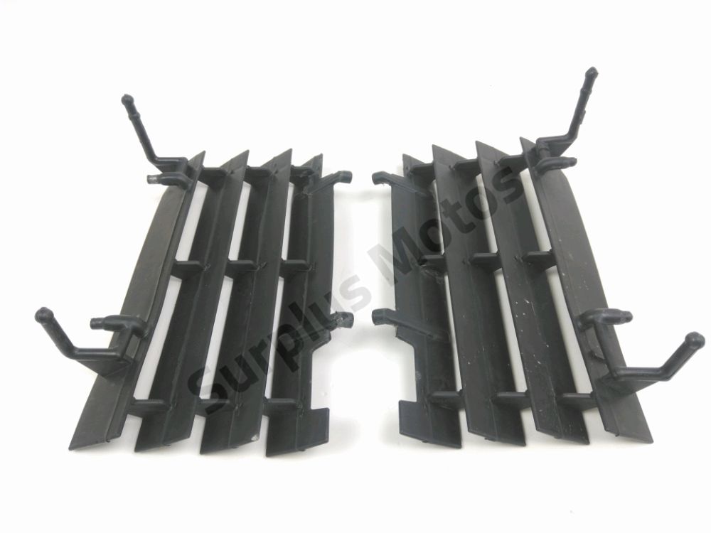 GRILLE DE RADIATEUR