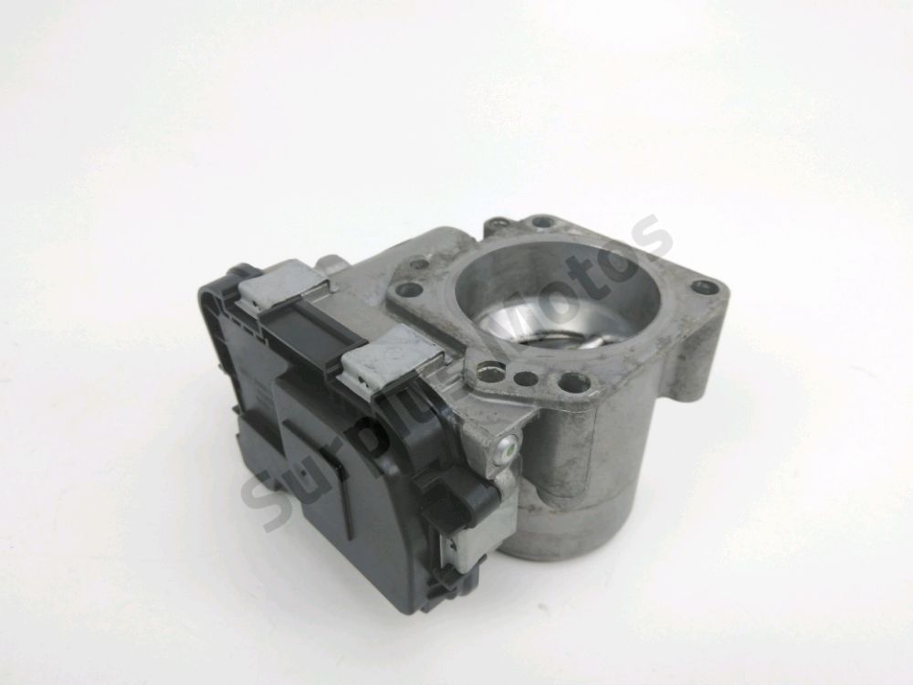 Corps d'injection droit