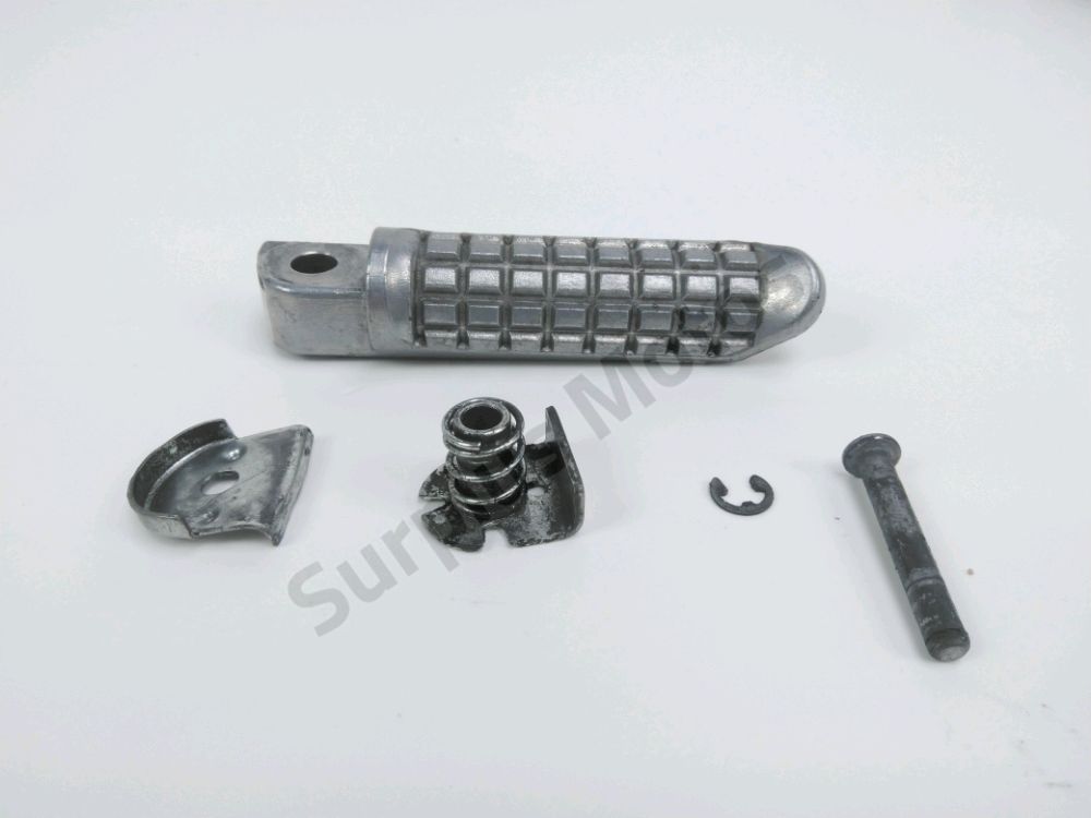 Repose pieds arriere droit