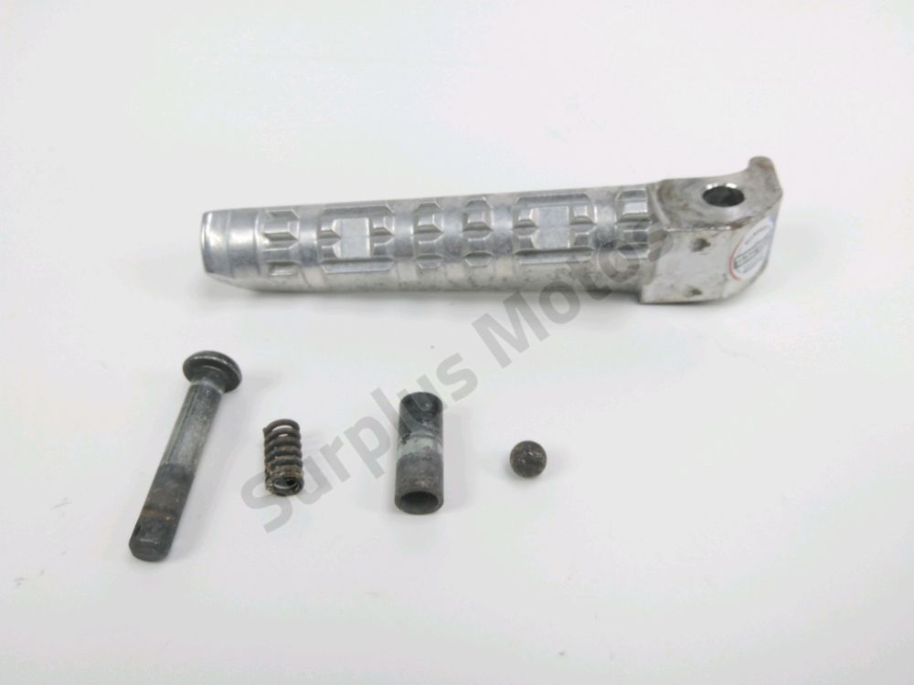 Repose pieds arriere gauche