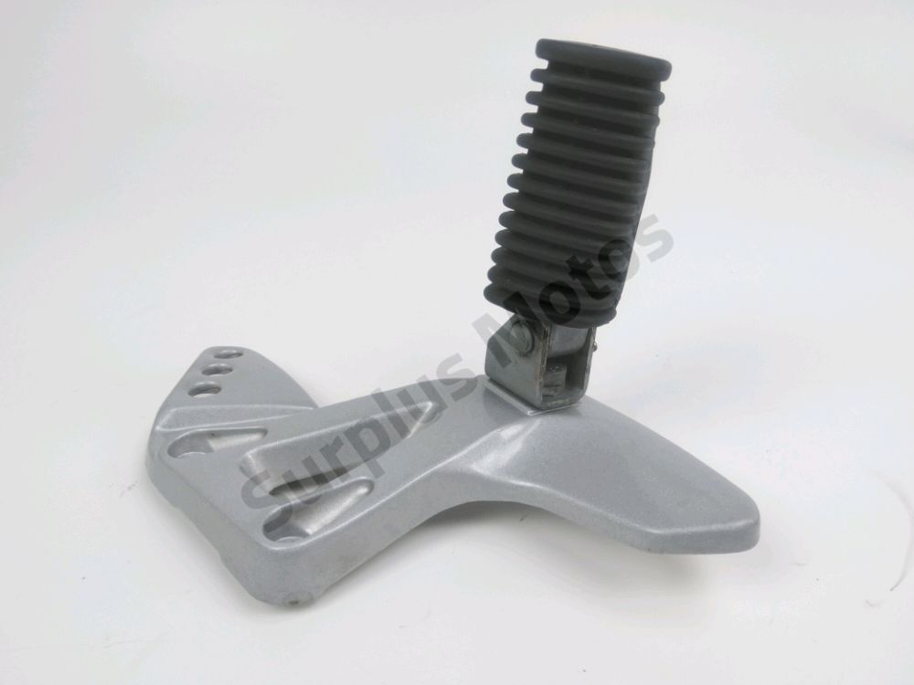 Platine et repose pieds arriere droit