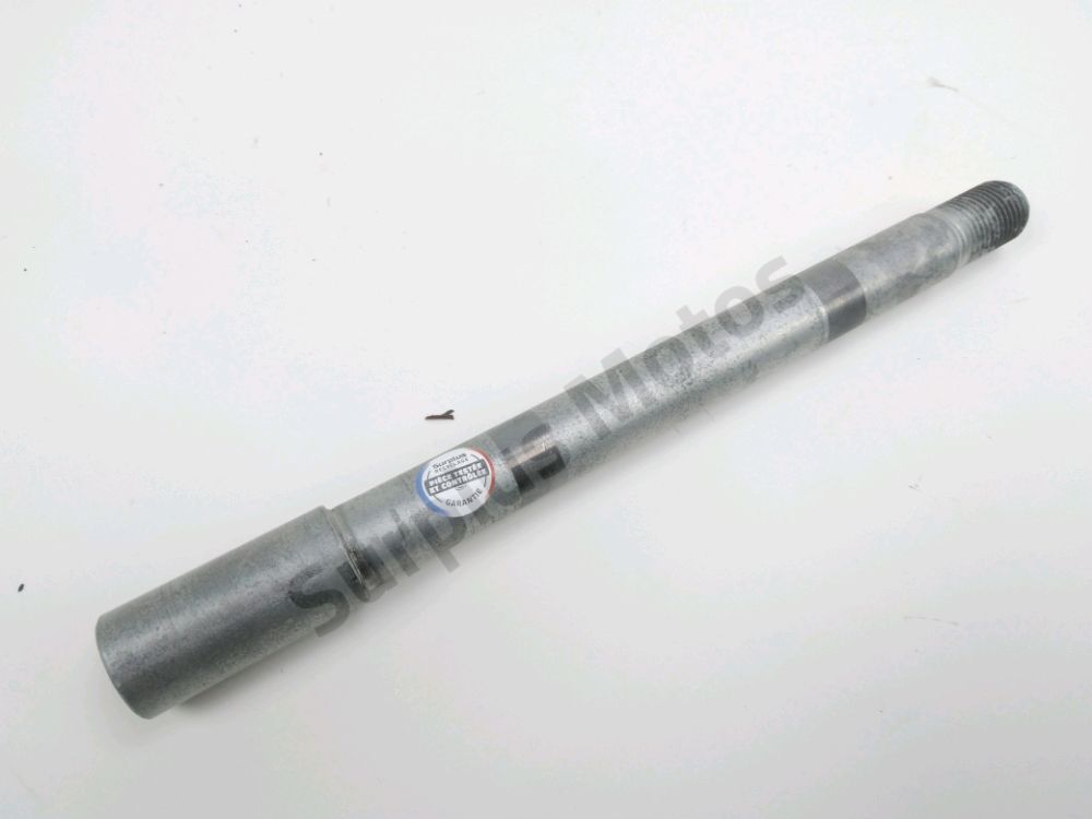 Axe de roue avant