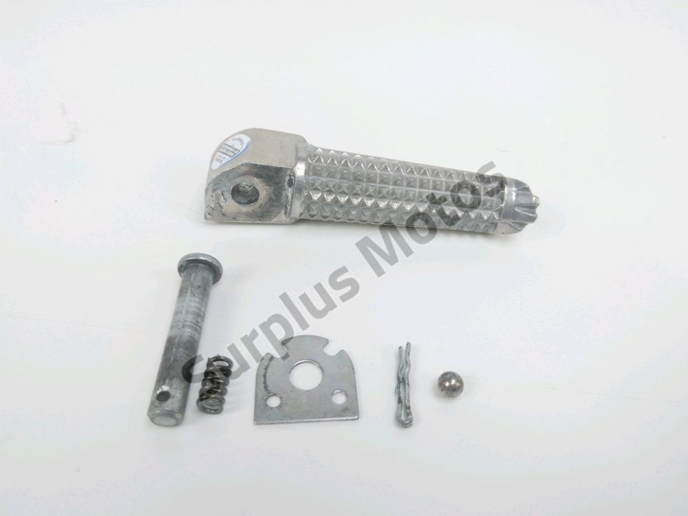 Repose pieds arriere droit