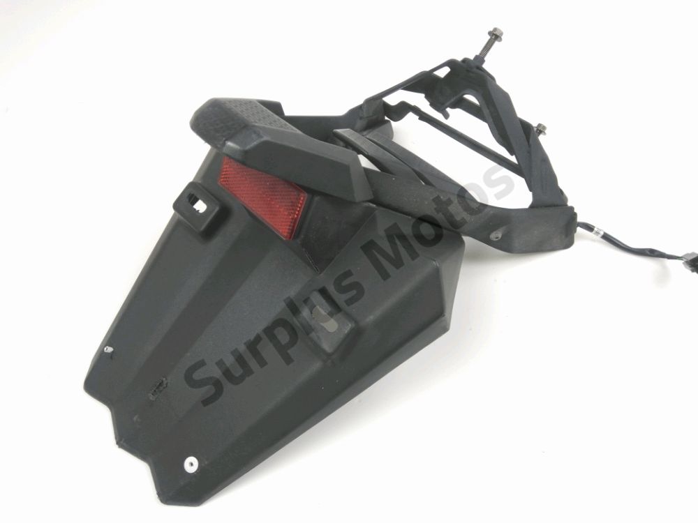 SUPPORT DE PLAQUE ET ECLAIRAGE