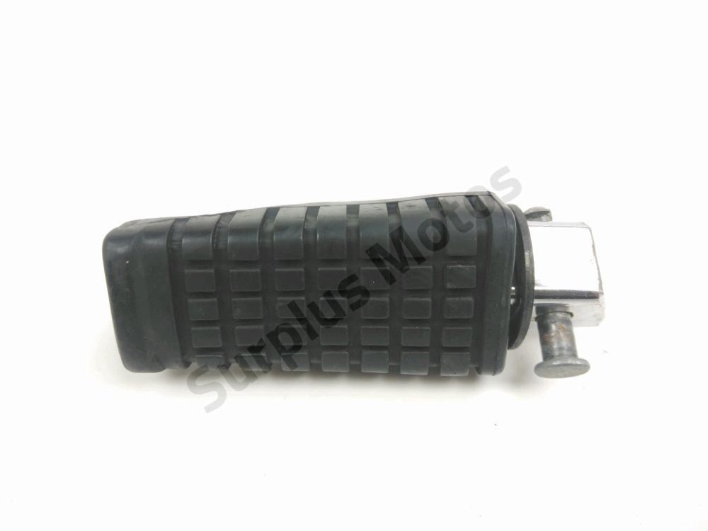 Repose pieds avant droit