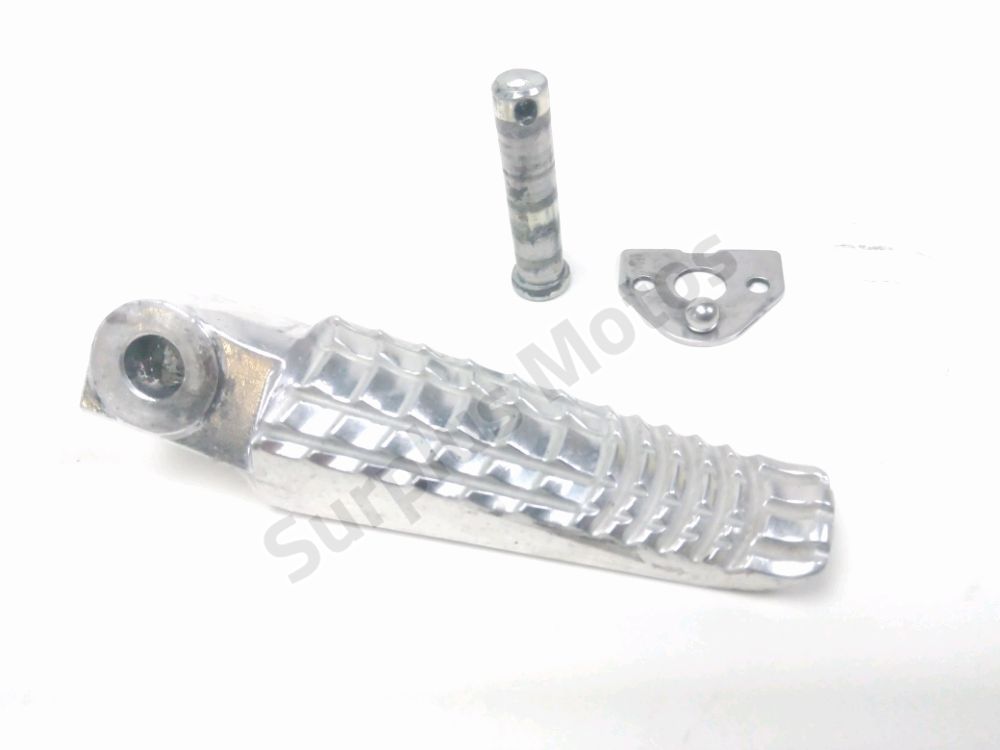 Repose pieds arriere gauche