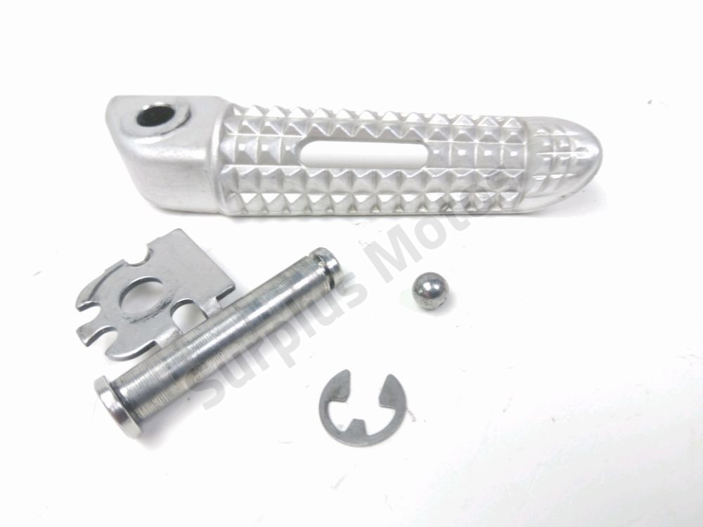 Repose pieds arriere droit