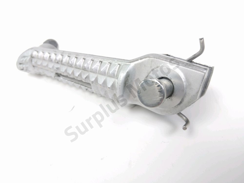 Repose pieds avant gauche